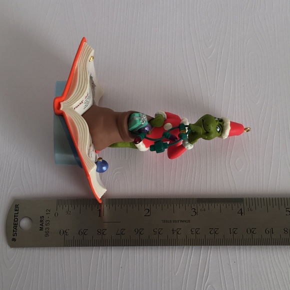 NIB Vintage 2001 What a Grinchy Trick! Hallmark Keepsake Ornament - Picture 11 of 12